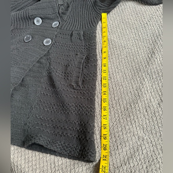 Beautiful grey double breasted warm cable knit wool blend sweater. - Picture 11 of 13